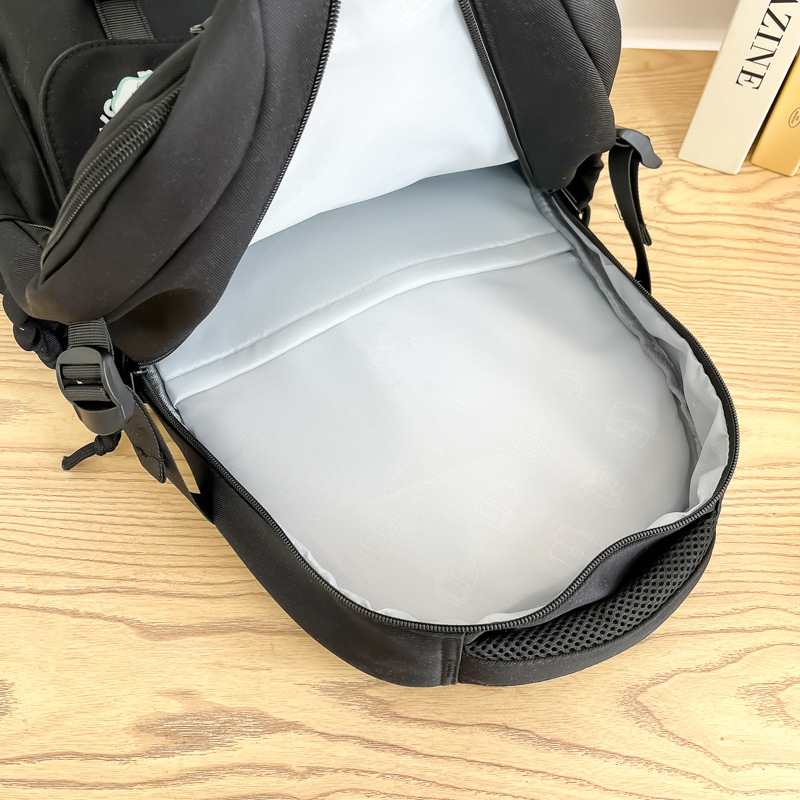The 2025 new large-capacity, versatile, solid-color backpack for junior and senior high school students is a simple and multi-layered backpack for casual commuting Application Scenario