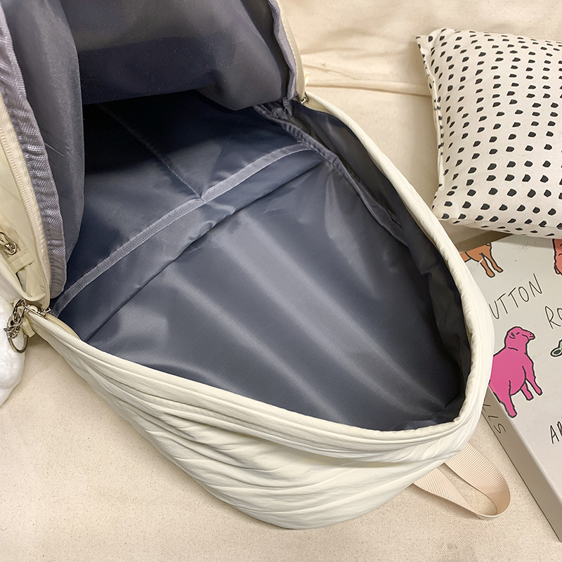 A new large-capacity solid-color, simple and versatile school-style backpack from Japanese ins, a travel backpack for junior and senior high school students Application Scenario