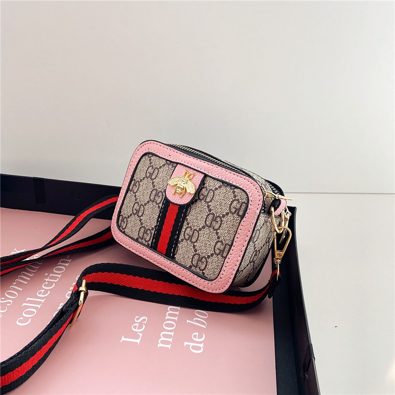 The 2024 new children's bag is a cute and stylish crossbody bag for girls, a one-shoulder bag for little girls, and a cute princess mini bag Specification drawing