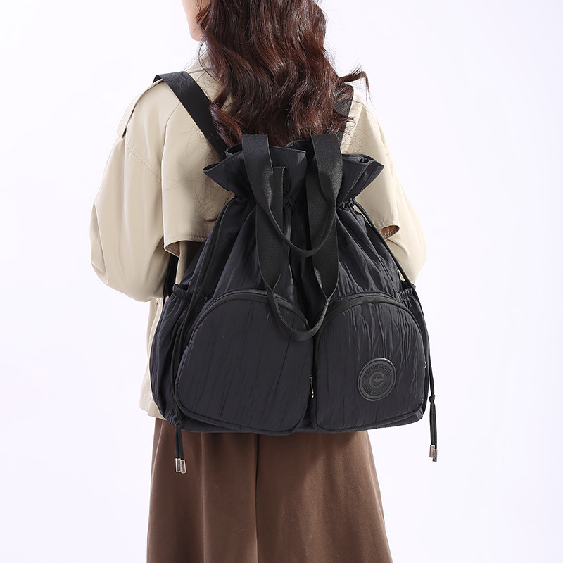 The new summer casual and lightweight backpack is versatile, with a large capacity for sports, fitness and travel, and a simple commuting single-shoulder bag full figure