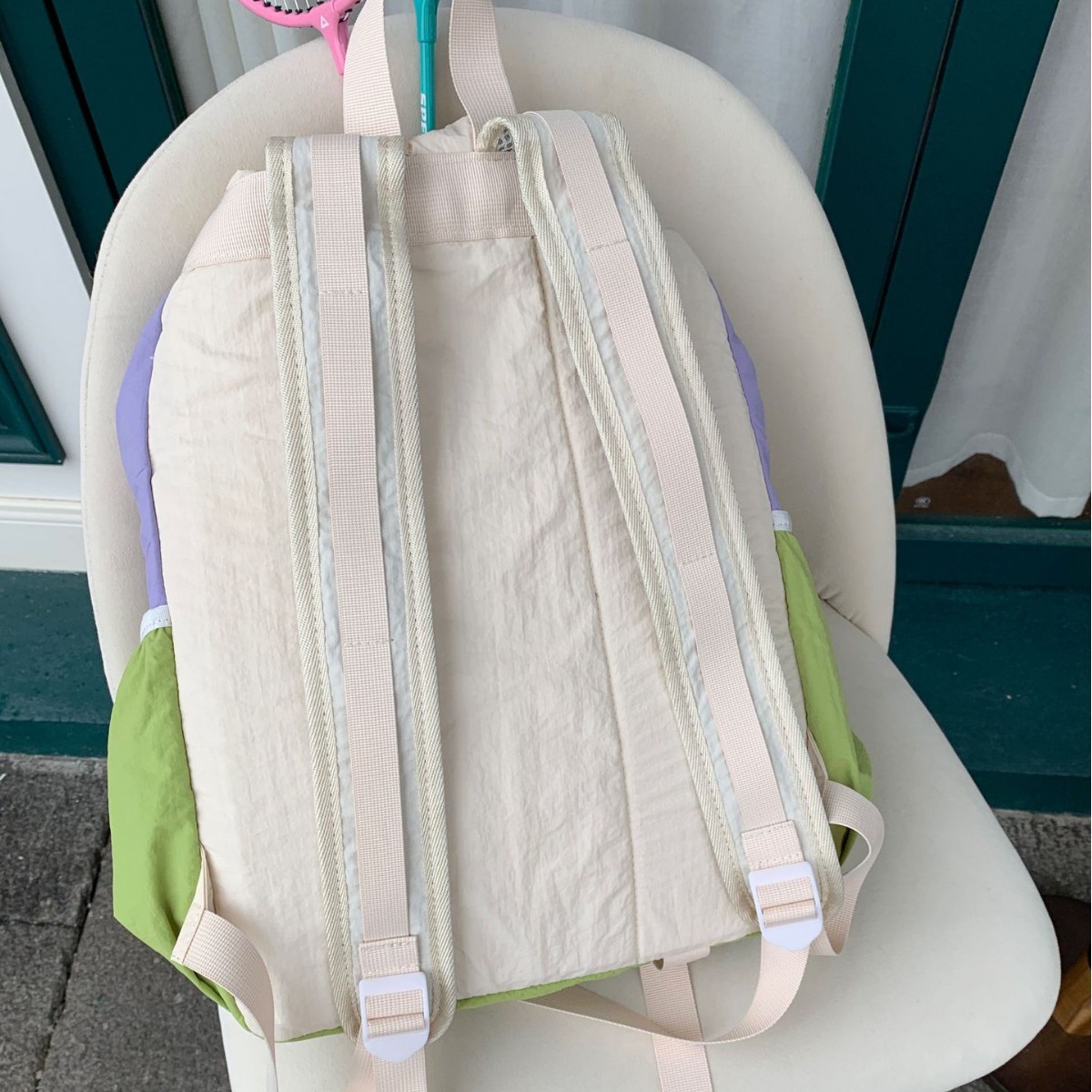 The new high-appeal, fresh and cute drawstring ins backpack is a simple, lightweight and versatile commuting backpack for women with contrasting colors Specification drawing
