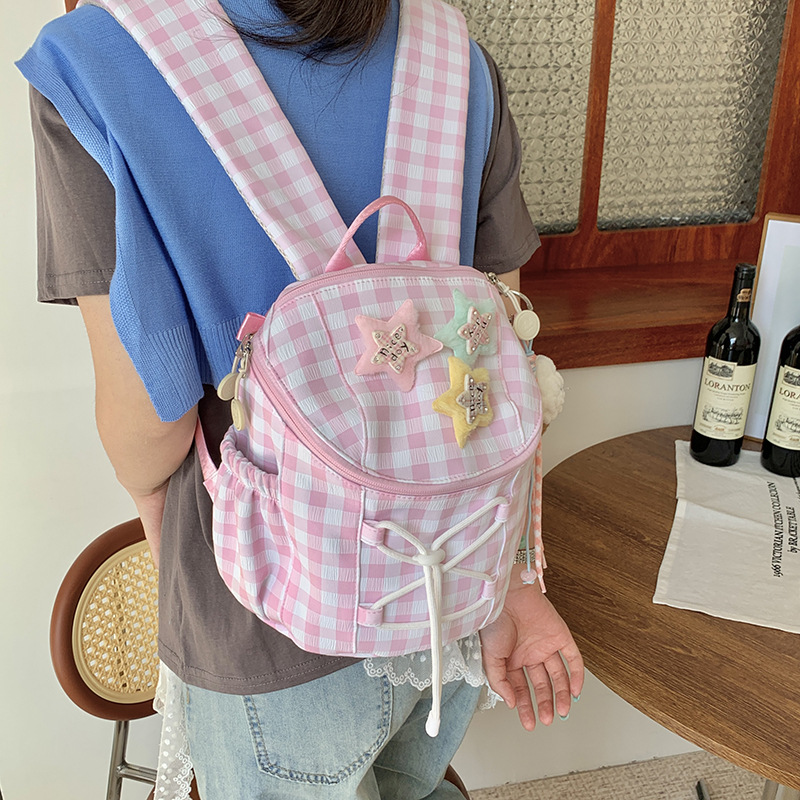 A new high-appeal, fresh, sweet and cute mini backpack with a checkered pattern for junior and senior high school students, a lightweight backpack for their travels full figure
