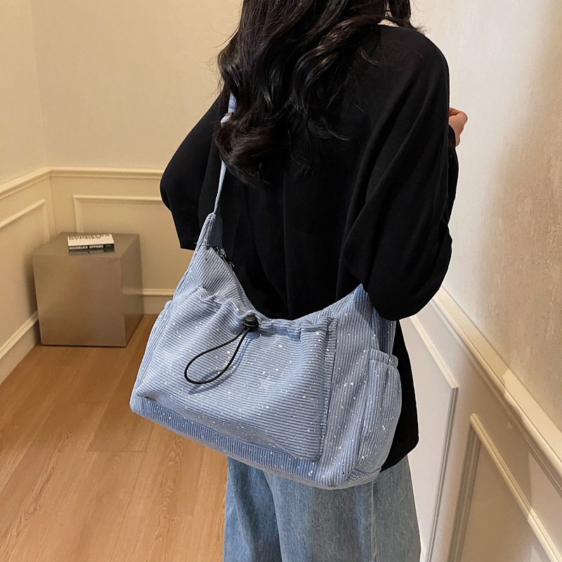 Velvet bag for women, large capacity 2025 new autumn and winter casual single-shoulder fabric bag, college student commuting tote bag full figure