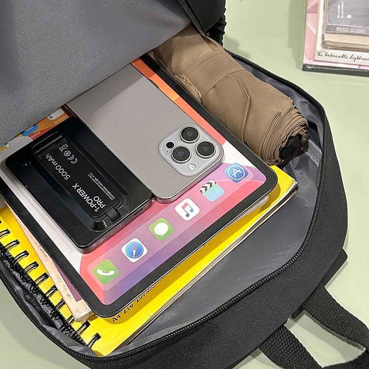 A new high-appeal, fresh and sweet schoolbag with a college style, a casual, simple, lightweight and versatile backpack for junior and senior high school students Application Scenario