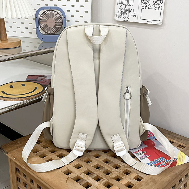 This is a cute and fresh backpack for students in grades three to five on campus, with a high level of appearance and taro purple Specification drawing