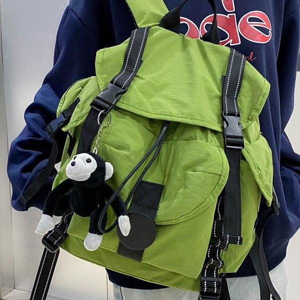 Japanese-style backpacks for male college students, fashionable travel backpacks, outdoor casual hiking bags, large-capacity lightweight schoolbags, a trend full figure