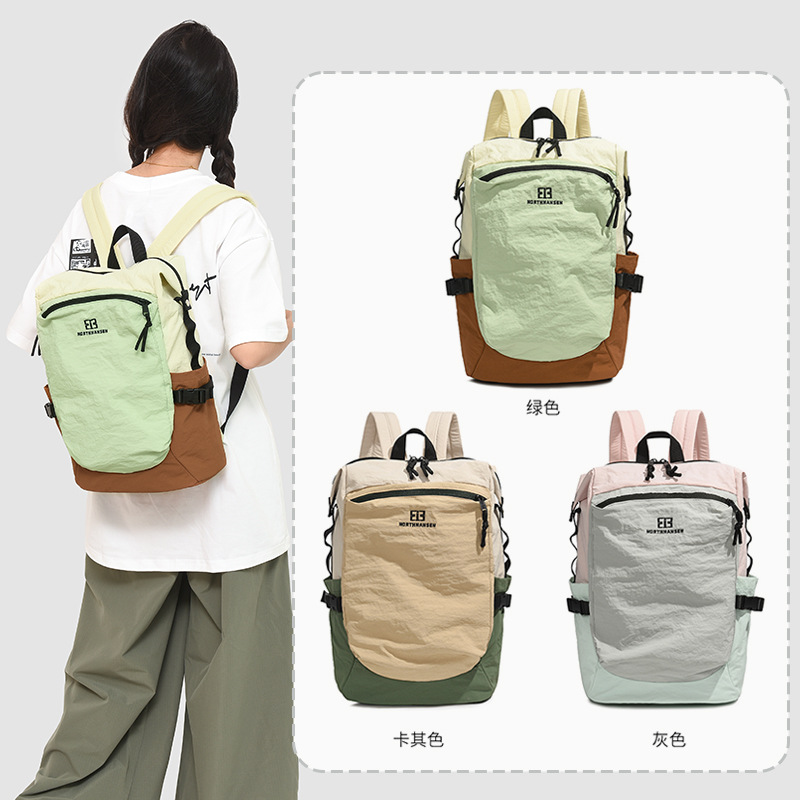 A new 2025 travel bag for women, with a large capacity, fresh and simple color contrast, casual and versatile, lightweight backpack for junior and senior high school students full figure