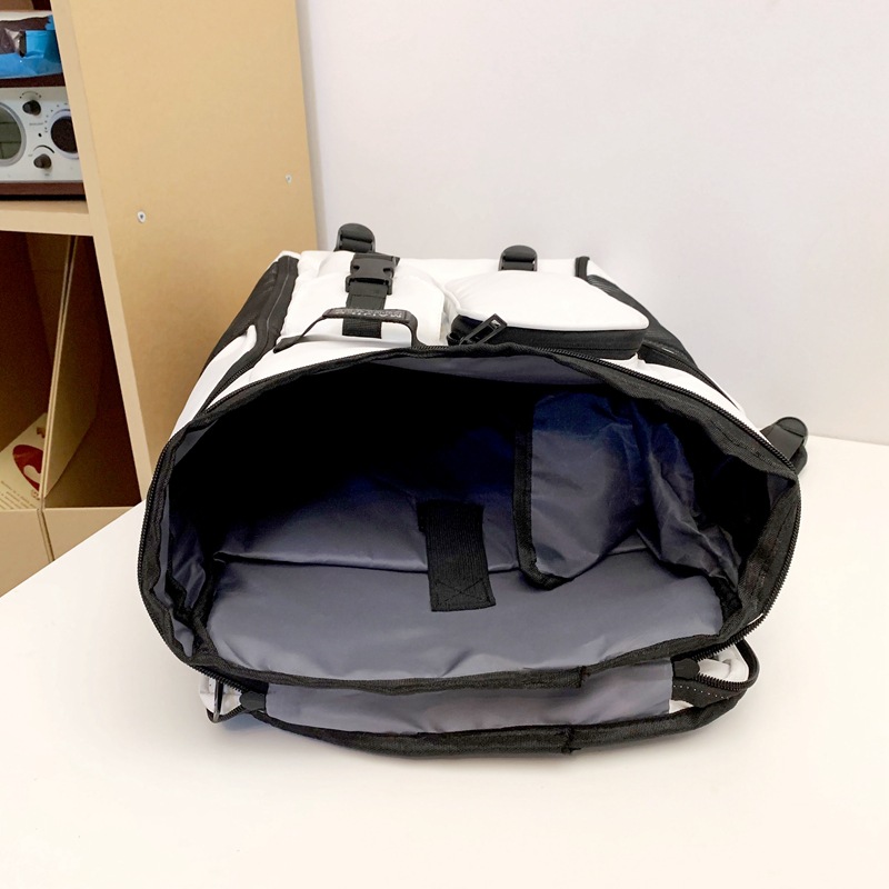 New sports bags, badminton bags, men's large-capacity multi-purpose backpacks, water-resistant outdoor travel and mountaineering bags Application Scenario
