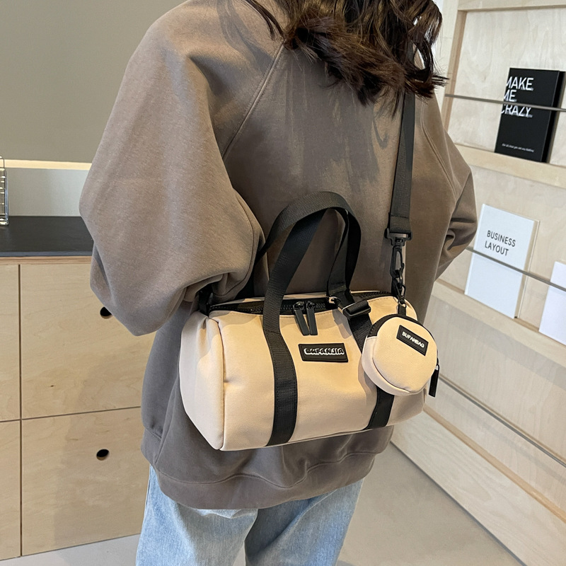 The new 2024 spring collection of popular hand-held pillow bags, casual shopping single-shoulder bags, women's trendy sports and fitness crossbody bags details Picture