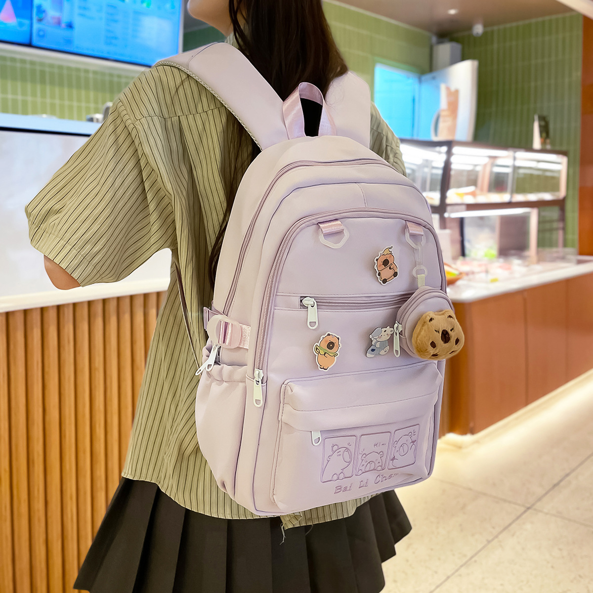 A new high-appearance-level, fresh, sweet and cute Capibara backpack from Forestry-style ins, a lightweight backpack for junior and senior high school students full figure