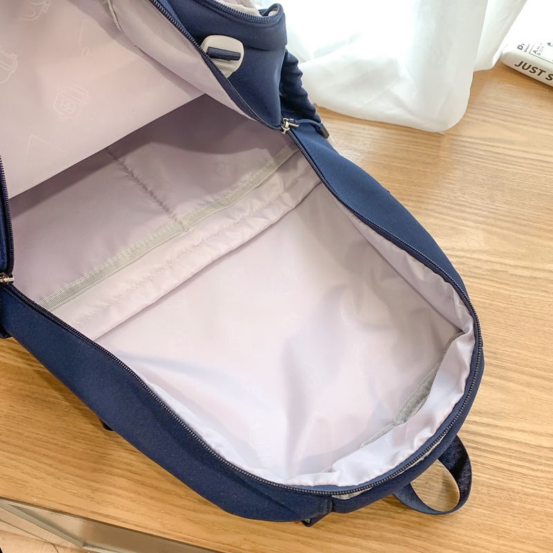 Schoolbag for girls, large-capacity backpack for junior high school students, lightweight and versatile backpack for primary school students from grades three to six with high appearance standards Application Scenario