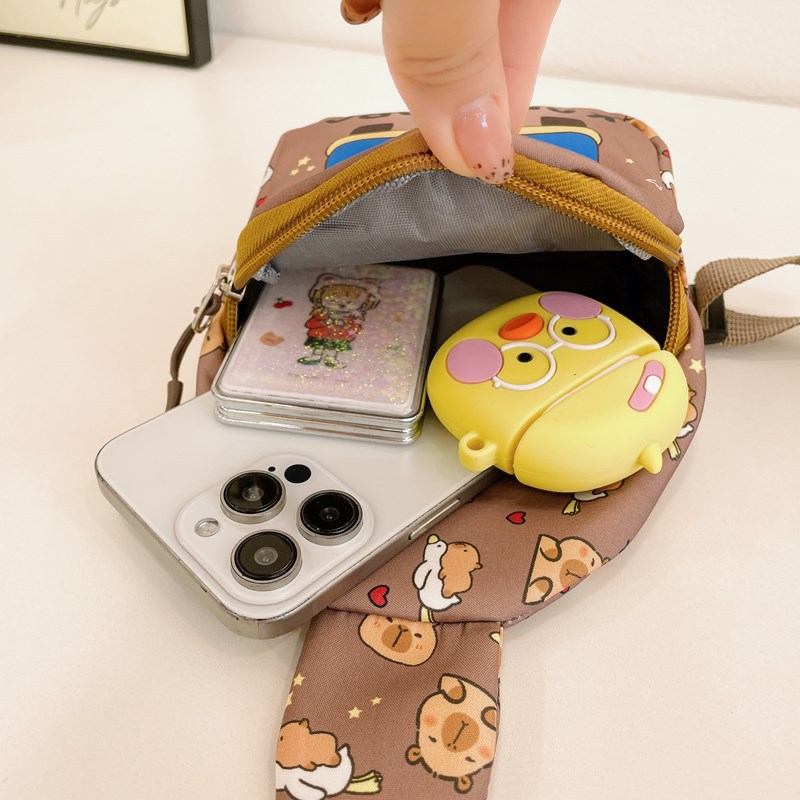 Cross-border super cute children's crossbody bag, fashionable coin purse, lightweight chest bag for toddlers, and adorable backpacks for boys and girls Application Scenario
