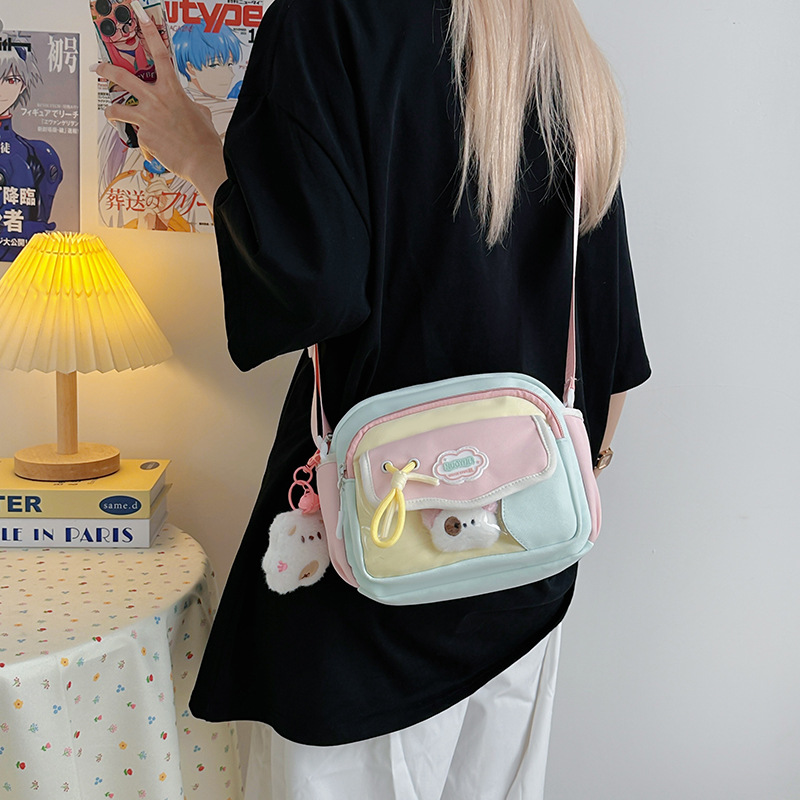 A new Japanese style bag with a high level of appearance, fresh, sweet and cute 2D style, a light crossbody bag for junior and senior high school students full figure