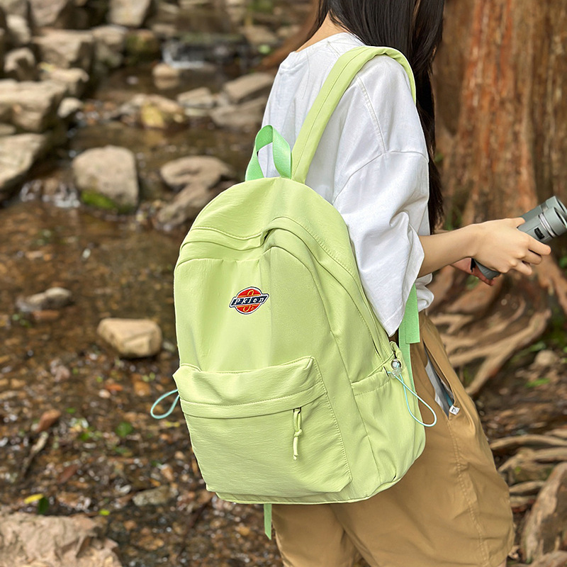 A new Japanese backpack with a high level of appearance. It is casual, simple and lightweight for middle and high school students, suitable for outdoor commuting, and has a large capacity for both shoulders full figure