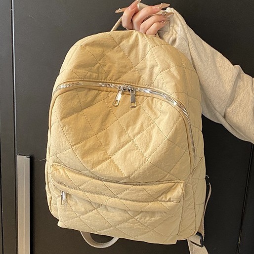 A versatile and casual backpack with a unique foreign trade diamond-patterned embroidery thread. It is a large-capacity, fashionable and casual commuting bag for college students Specification drawing