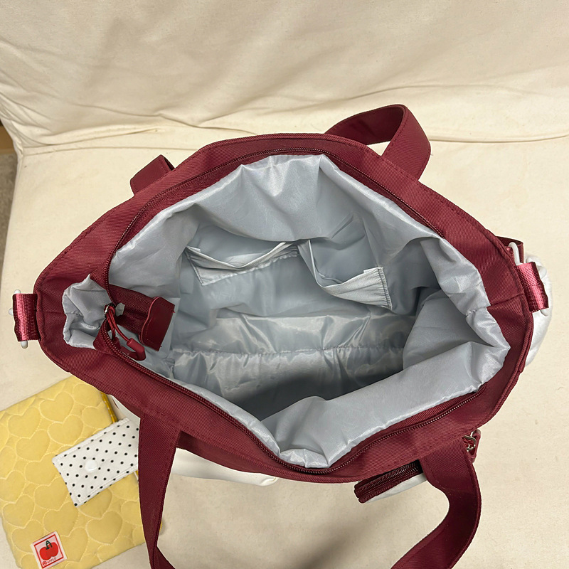 A large-capacity crossbody bag with a contrasting color and niche design, a Korean-style Instagram single-shoulder tote bag for girls, and a student tutorial class bag Application Scenario