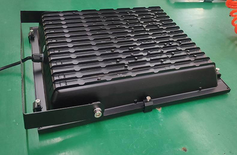 太阳能灯led室外太阳能投光灯100w庭院灯花园家用感应户外照明灯详情6