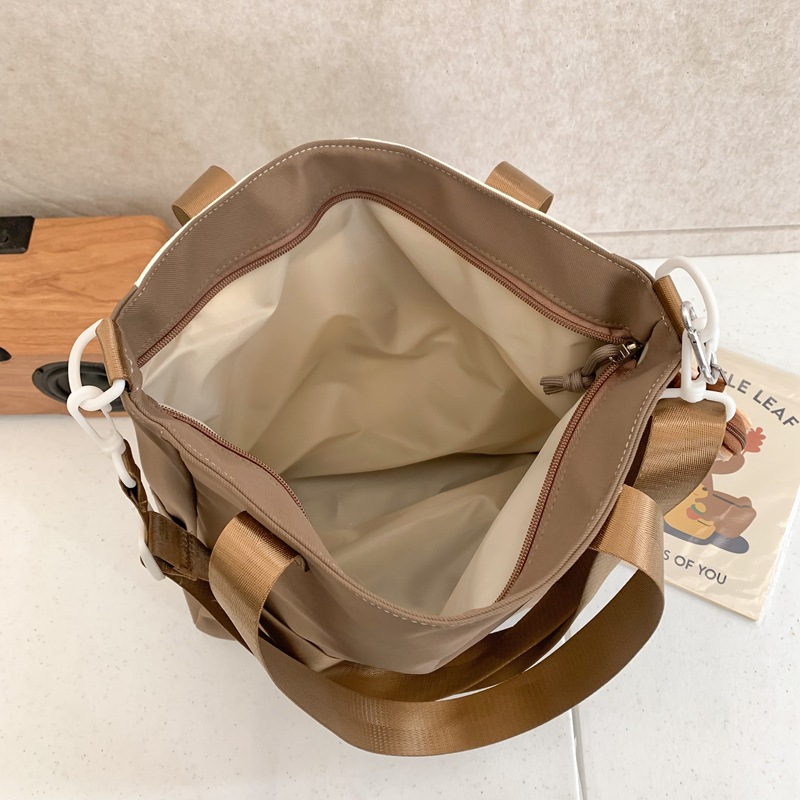 High appearance level single-shoulder bag for girls, Japanese-style Instagram cute food tote large bag, primary and secondary school students' textbooks for class, hand-carried bag Application Scenario