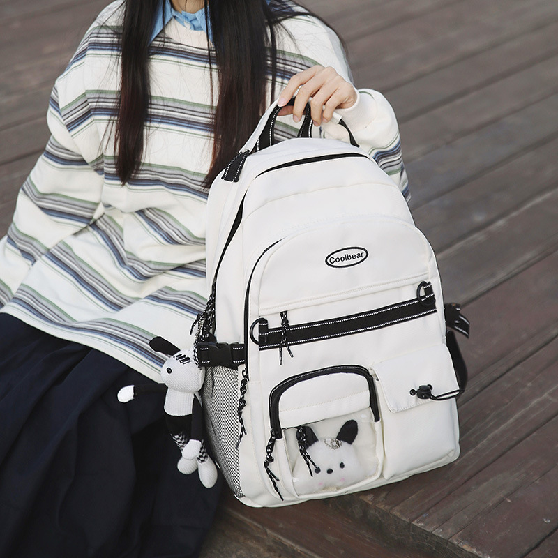 A new Japanese Instagram-style Harajuku retro workwear backpack for junior and senior high school students, with a large capacity and trendy travel backpack full figure