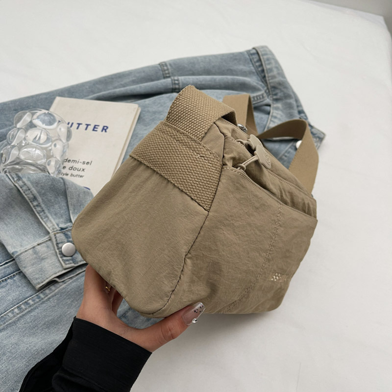 A new large-capacity casual single-shoulder tote bag for women with a simple and high-end feel, a niche Korean version versatile crossbody bag Specification drawing