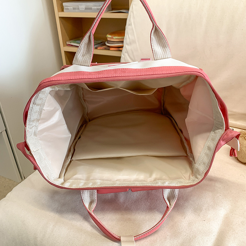 A large-capacity schoolbag with a school style for girls, a new American-style student niche schoolbag for commuting and leisure travel in 2025 Application Scenario