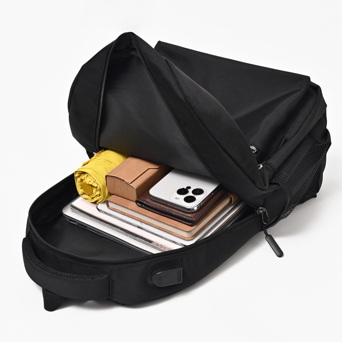 A new high-appeal Korean-style ins backpack for junior and senior high school boys, in a solid color, casual, simple, lightweight and large-capacity backpack Application Scenario