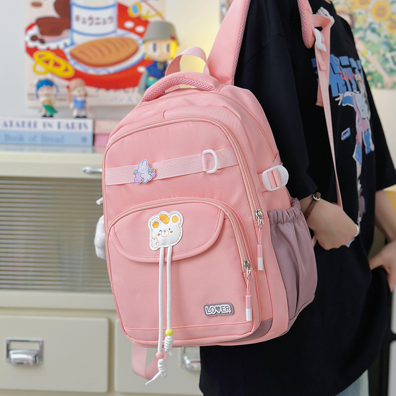 A new high-appeal, fresh, sweet and cute cartoon bear backpack from Korean Instagram, a lightweight backpack for junior and senior high school students full figure