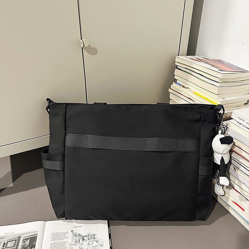 A new Japanese-style, stylish, multi-purpose, trendy crossbody bag for couples, casual, simple, lightweight and versatile, with a large capacity Specification drawing