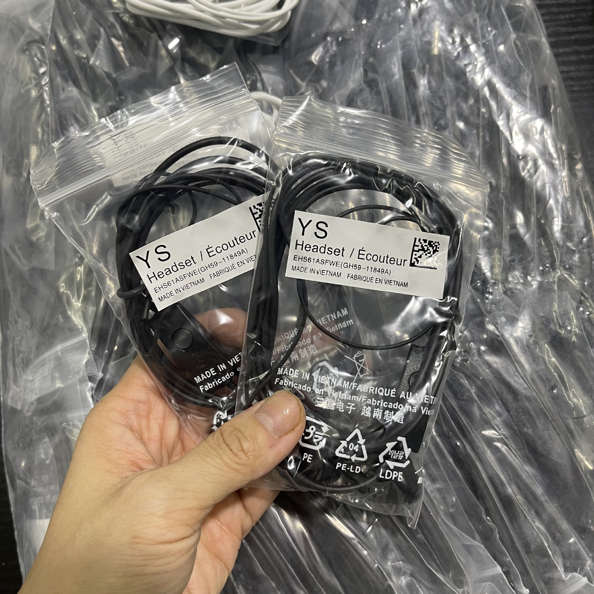 Suitable for Samsung S5830 headphones, EHS61 wired, C550 headphones with microphone, EHS61 white magnetic speaker, 3.5mm details Picture