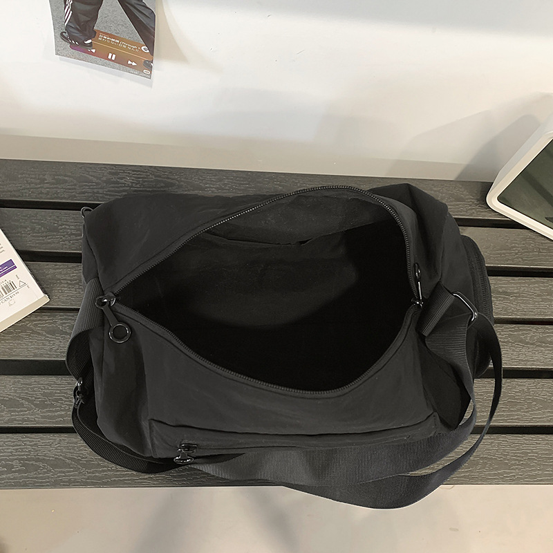 New couple's versatile and fashionable single-shoulder bag, casual daily outing backpack, storage bag, travel bag, commuting crossbody bag Application Scenario