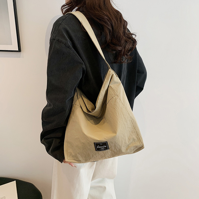 A Japanese-style laid-back casual backpack for commuting, a solid color large-capacity single-shoulder bag with a unique design sense, and a lightweight crossbody bag details Picture