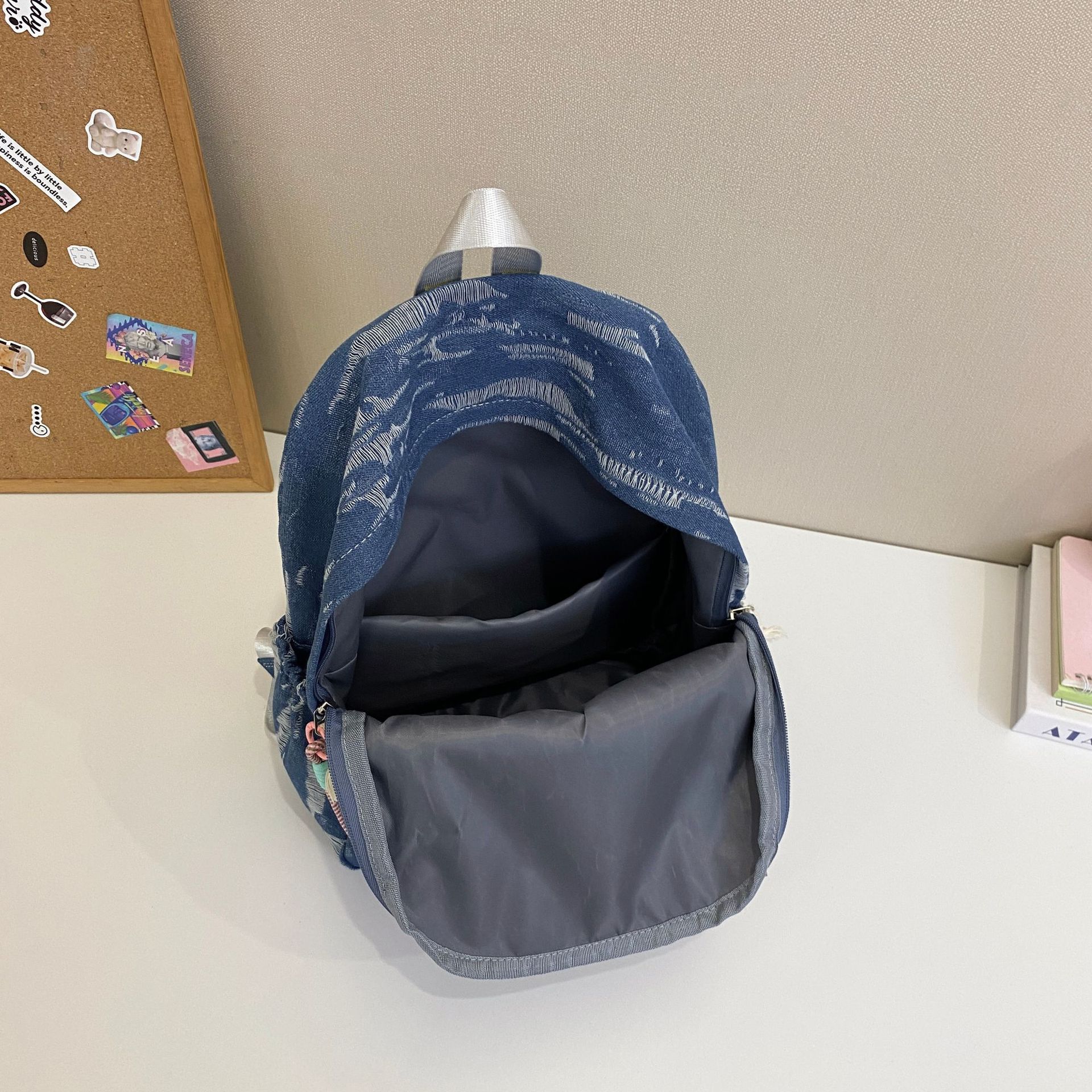 High-appearance-level backpack, large-capacity Japanese style, ins striped, fresh and cute backpack for junior and senior high school students, school-style backpack for boys Application Scenario