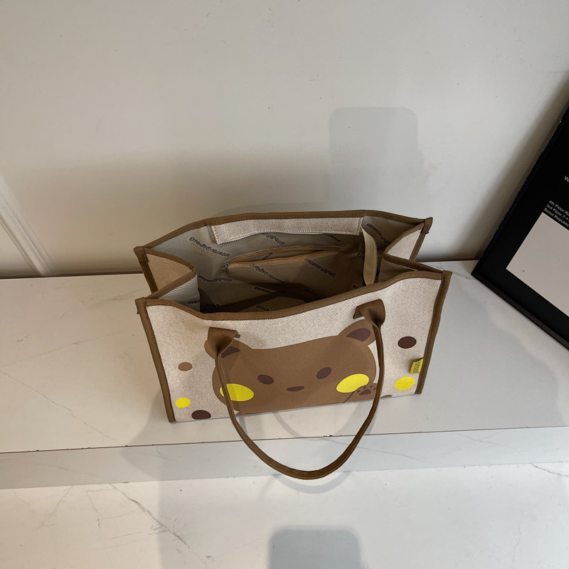 2025ins Japanese cartoon-printed single-shoulder bag, fashionable and casual tote bag, large-capacity commuting hand-held armpit bag Application Scenario