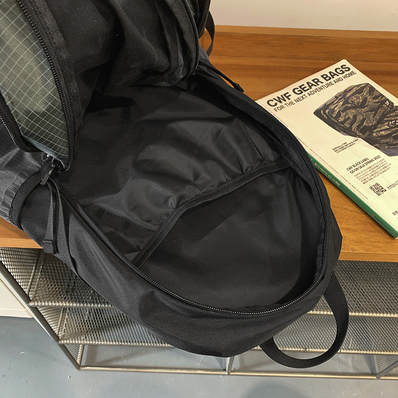 Outdoor backpacks, lightweight hiking and mountaineering bags, simple and casual men's and women's design sense, large-capacity schoolbags, fitness backpacks Application Scenario