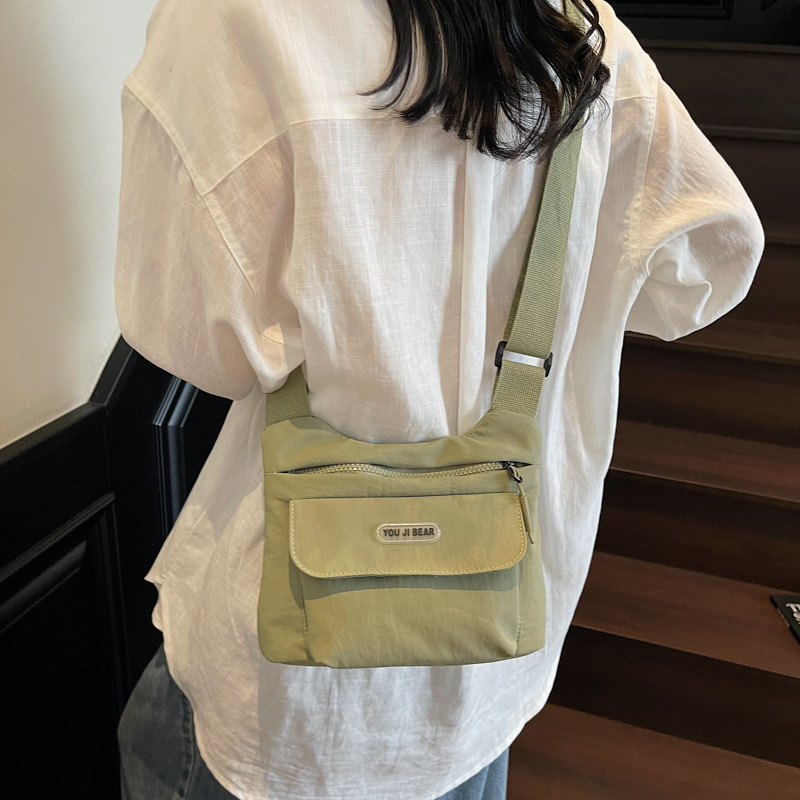 A niche design, simple and individual solid-color mini fabric bag for women, a new ins style, high appearance level, casual and versatile crossbody bag details Picture