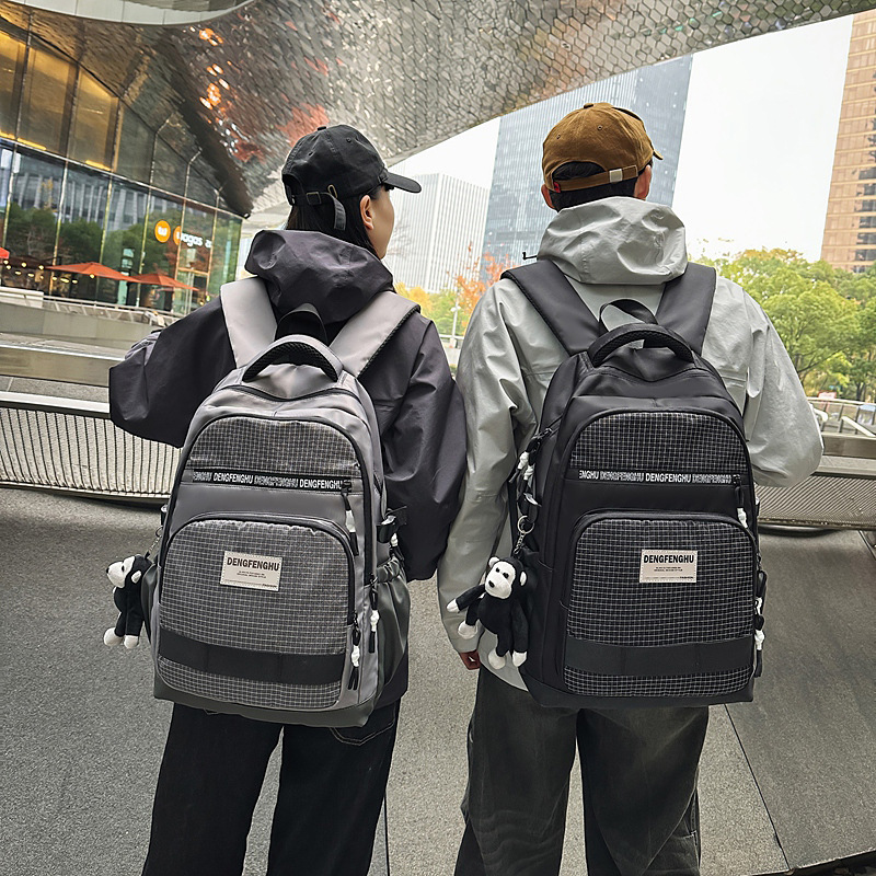 New trendy foreign trade brand large-capacity backpacks are of high quality, sturdy and durable. Multi-compartment backpacks for junior and senior high school students full figure