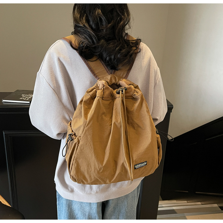 Summer solid-color simple single-shoulder bag, fashionable Korean-style drawstring backpack, versatile casual commuting schoolbag, lightweight backpack full figure