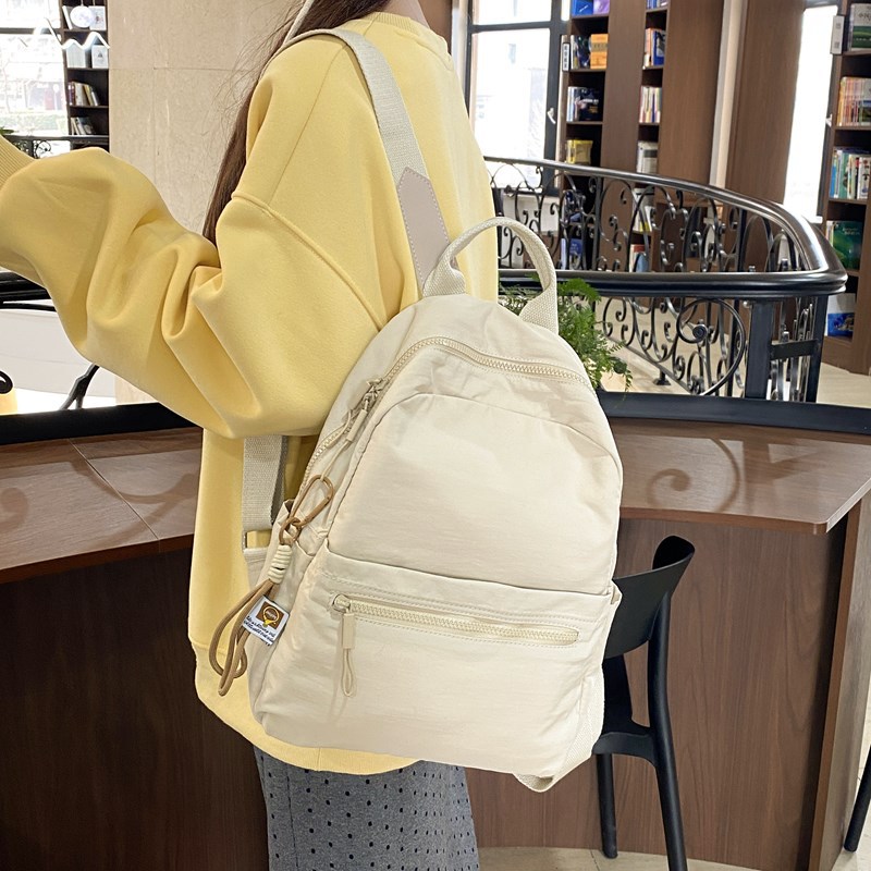 A new, fashionable and versatile backpack for women in 2025, suitable for college students' daily commutes and outdoor spring outings, as well as small backpacks for mountain climbing full figure
