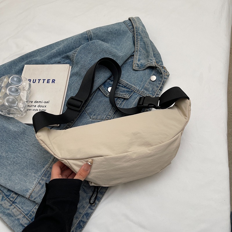 Men's 2025 trendy sporty and simple single-shoulder bag, casual Japanese waist bag, fashionable street crossbody small backpack Application Scenario