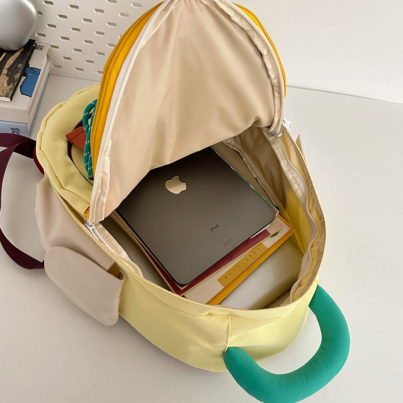 A cute Japanese-style schoolgirl backpack with a high dopamine content, a large-capacity portable travel backpack for primary school students Application Scenario