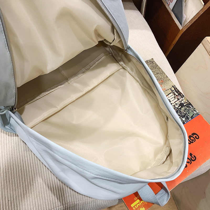 Korean-style schoolbags, trendy commuter lightweight backpacks for male college students, fashionable and simple backpacks for girls, and backpacks for junior and senior high school students Application Scenario