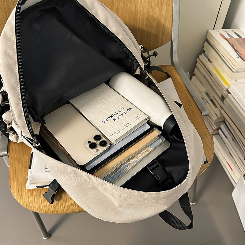 New high-appearancelevel, niche design, trendy and cool drawstring backpack for couples, simple and lightweight travel backpack with large capacity Application Scenario