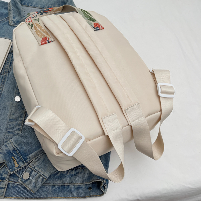 A large-capacity 2024 new casual backpack for junior and senior high school students, fashionable and versatile, trendy travel backpack Application Scenario