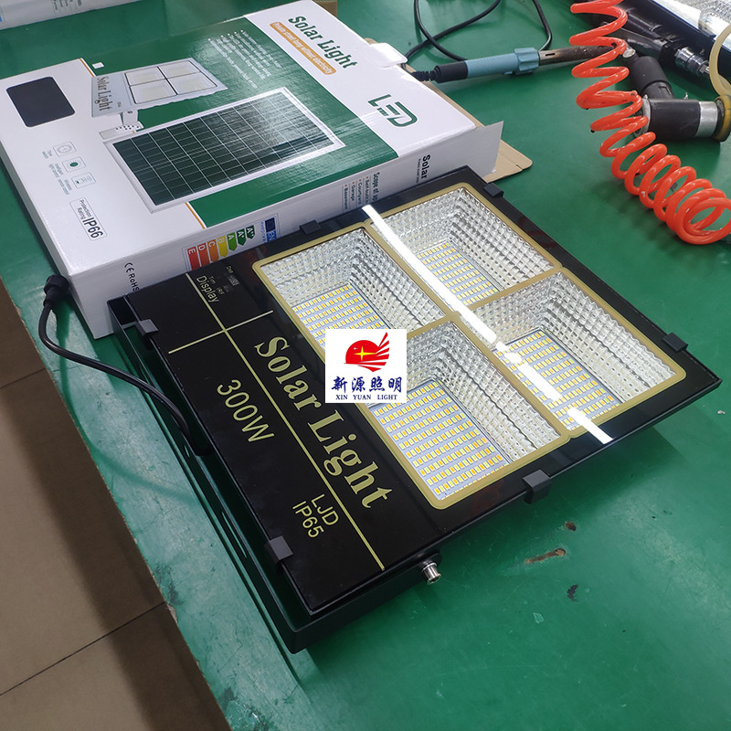 太阳能灯led室外太阳能投光灯100w庭院灯花园家用感应户外照明灯产品图