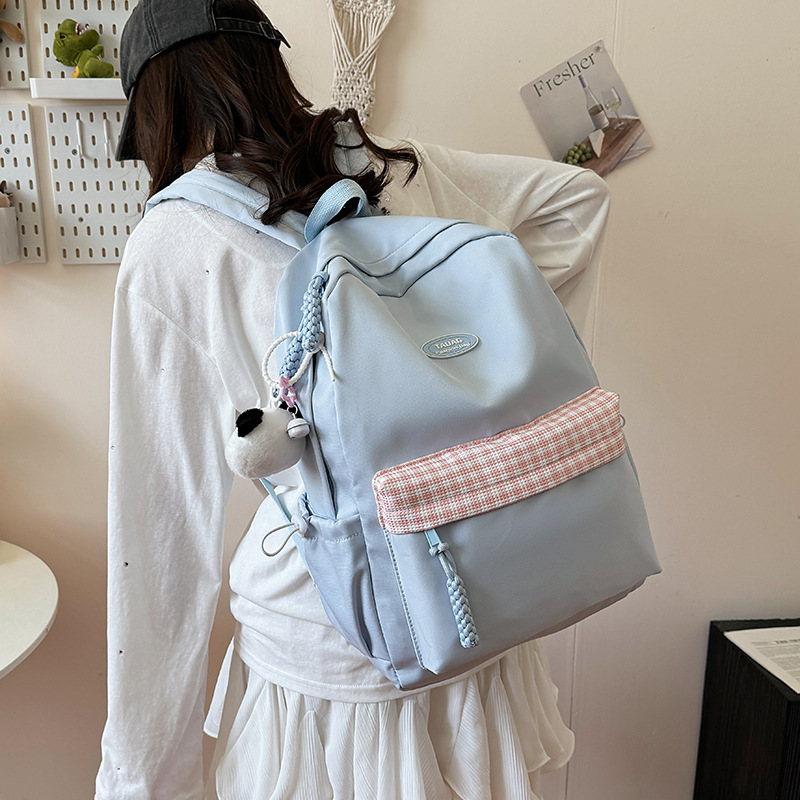 The new fresh and sweet checkered backpack is a casual, simple, lightweight and versatile large-capacity backpack for high school and junior high school students details Picture