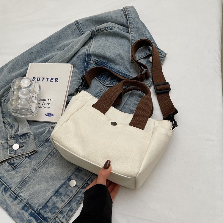 The 2025 new style of fashionable and casual canvas bag is versatile and has a large capacity. It is a niche handbag and a simple Korean-style commuter tote bag Application Scenario
