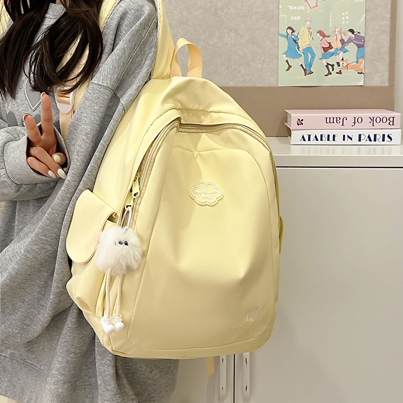 The schoolbag is an Instagram female Korean college student with a high level of appearance, simple and solid color, versatile backpack, and a lightweight Japanese-style travel backpack full figure