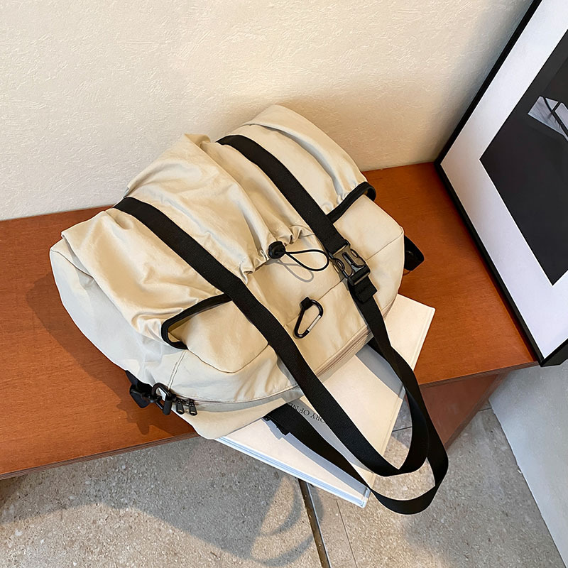 The 2024 new large-capacity women's fashionable casual single-shoulder travel bag is versatile and has a high-end texture. It is a hand-held tote bag Specification drawing