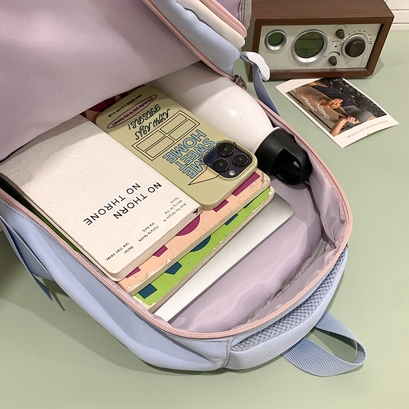 A new Korean version with a high level of appearance, a fresh and sweet school style, a multi-pocket large-capacity backpack for junior and senior high school students Application Scenario
