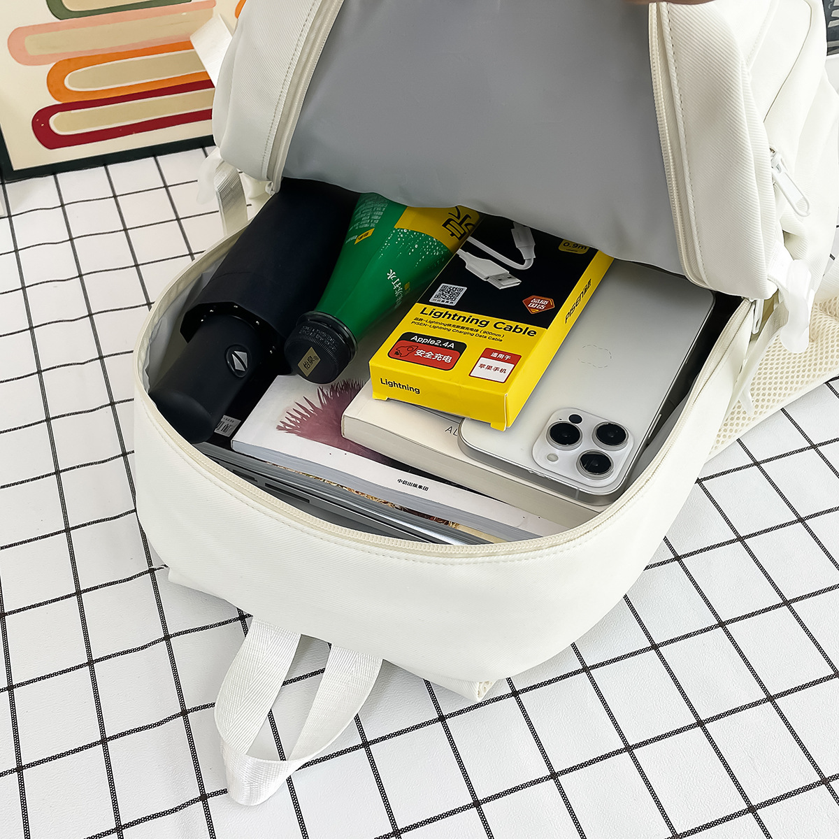 A new high-appearance-level, fresh, sweet and cute Capibara backpack from Forestry-style ins, a lightweight backpack for junior and senior high school students Application Scenario